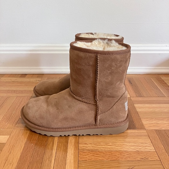 UGG Boots: US 4 / EU 36 - Picture 2 of 6